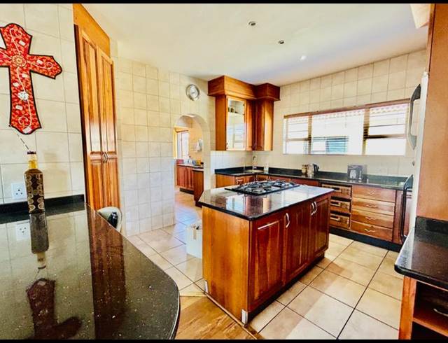 5 BEDROOM HOUSE FOR SALE IN VANDERBIJLPARK SE 4